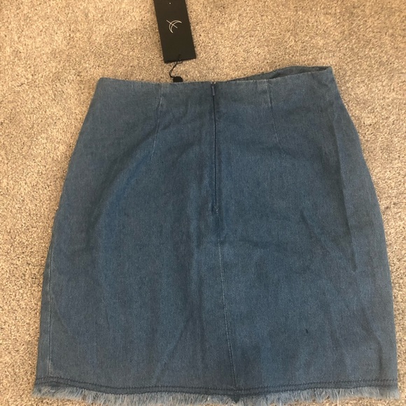 Denim Deja vu skirt - Picture 3 of 5